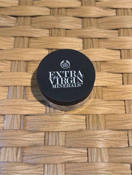 The Body Shop Other - The Body Shop Extra Virgin Minerals Loose Powder 305 Natural Beige